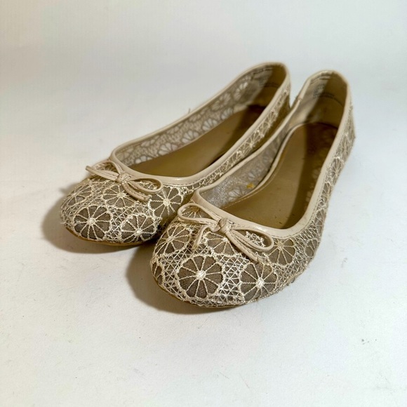 Lace Ballet Flats - Picture 1 of 9